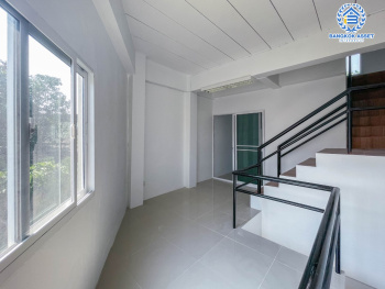 อาคารพาณิชย์มือสอง 4 ชั้น ย่านนนทบุรี งามวงศ์วาน-แคราย หลังมุม เนื้อที่ 15.2 ตร.ว. ฟังก์ชัน 3 ห้องนอน 3 ห้องน้ำ บนทำเลเชื่อมต่อทุกการเดินทาง ใกล้รถไฟฟ้าสายรถไฟฟ้า สายสีม่วง "ศูนย์ราชการนนท์" และจุดขึ้นทางด่วน "ศรีรัช"